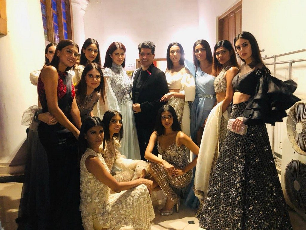 Glamour of the 80s by Manish Malhotra 8