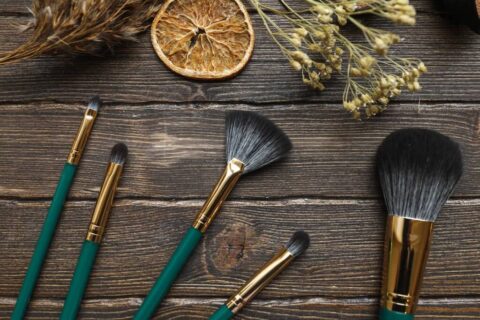 MAKEUP BRUSHES: How and Why you should keep them clean?