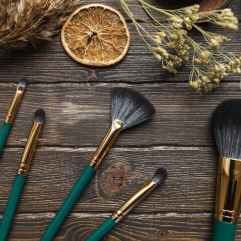 MAKEUP BRUSHES: How and Why you should keep them clean?