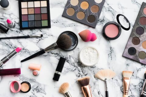 MAKEUP PRODUCTS UNDER 500