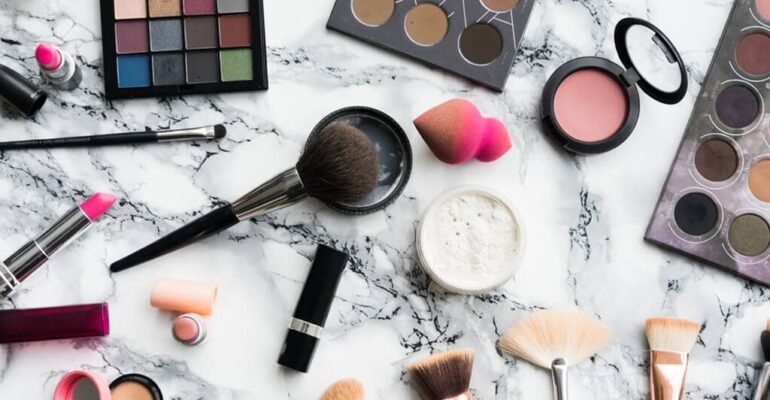 MAKEUP PRODUCTS UNDER 500