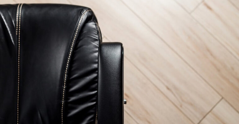 Leather: how to remove oil stains