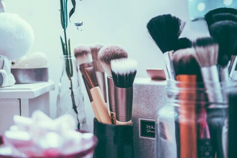 Learn The Difference Between a Personal and a Commercial Makeup Artist Thumbnail