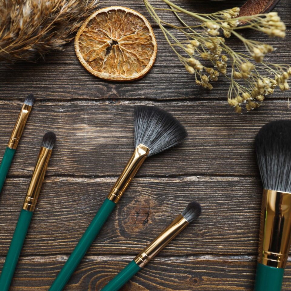 Different Types of Makeup Brushes A Complete Guide thumbnail