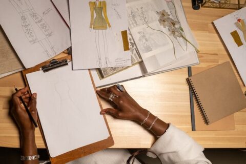 What are the courses to become a fashion designer (1)