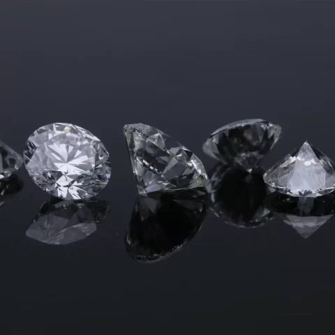 How To Tell If A Diamond Is Real Or Fake (1)