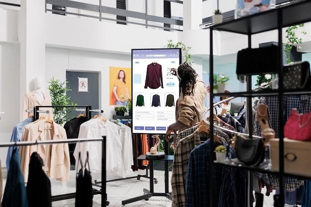 Navigating the Retail Landscape Online vs Offline Shopping Experiences 