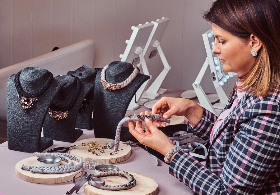 What is the Scope of a Jewelry Design Course 