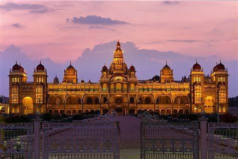 10 Architectural Wonders Built In India