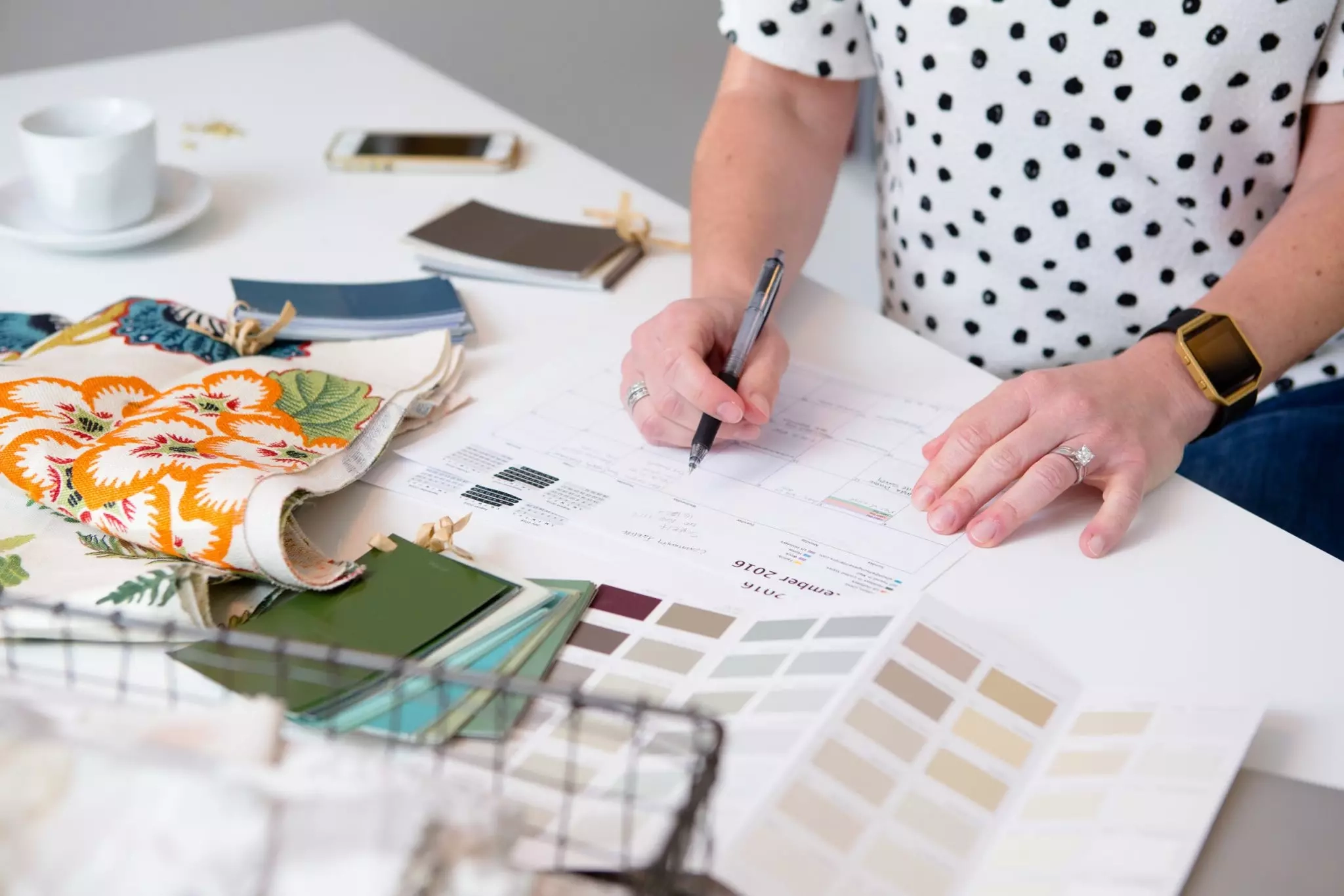 A Comprehensive Guide to Becoming an Interior Designer 